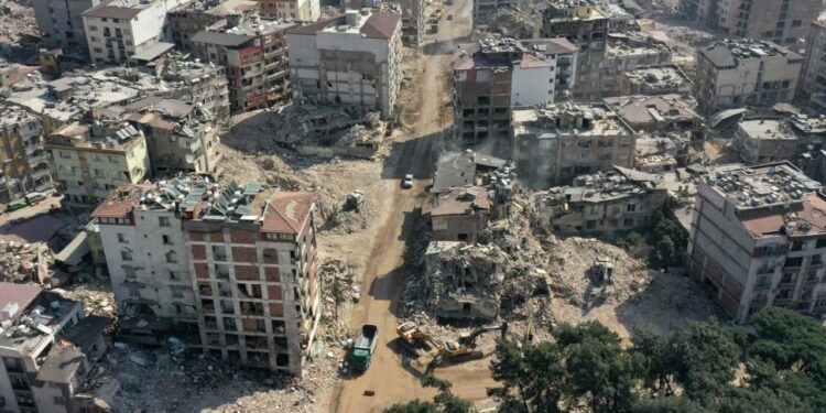 Göçük Altındaki İnşaat Sektörü