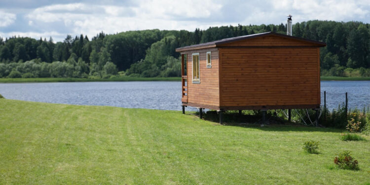 Tiny House Yasal mı? Türkiye’de Tiny House Mevzuatı, Ruhsat ve Arazi Şartları (2026)